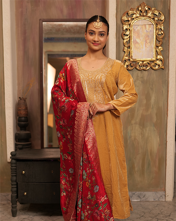 Sabah Velvet Golden Kurta Set