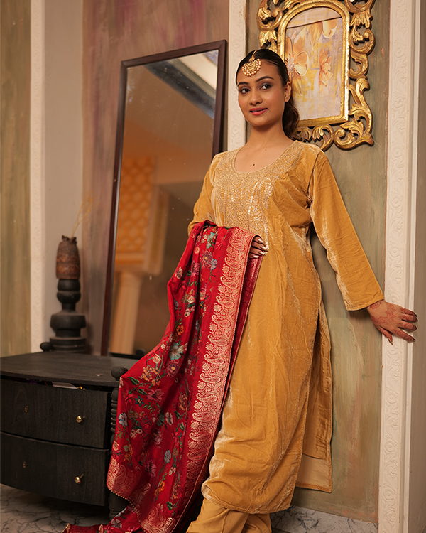 Sabah Velvet Golden Kurta Set