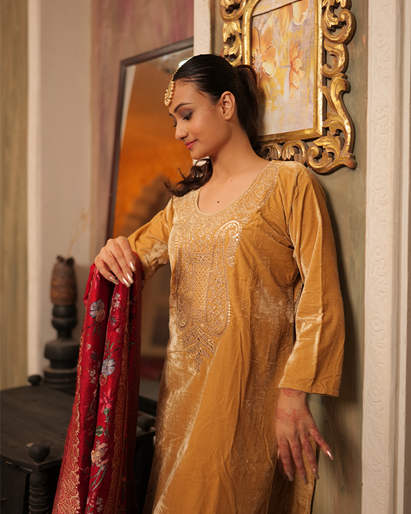 Sabah Velvet Golden Kurta Set